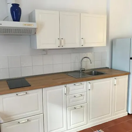 Luxury Oceanfront In - Next To דירה